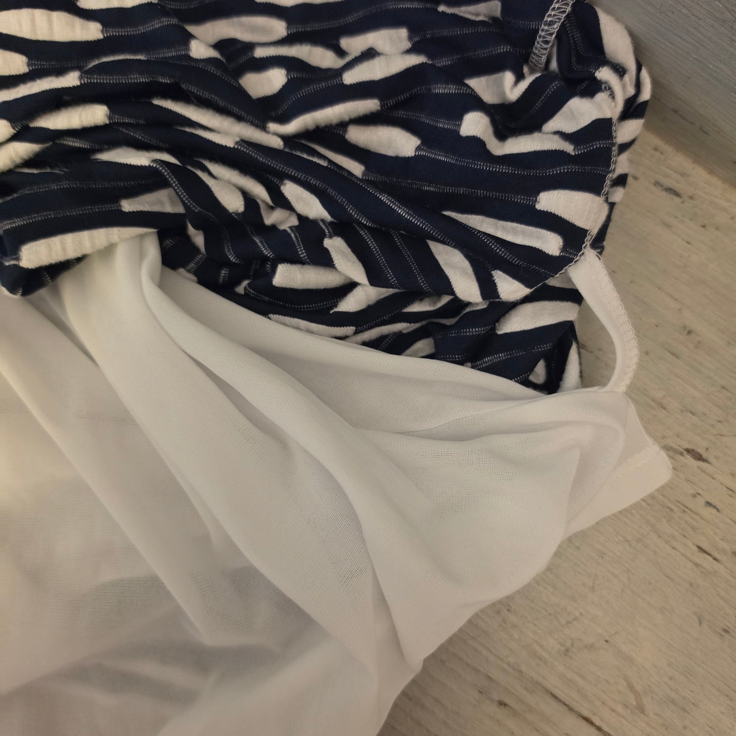 Davina Navy White Textured Waves Striped Scoop Neck Maxi Dress Size Large Good Condition
