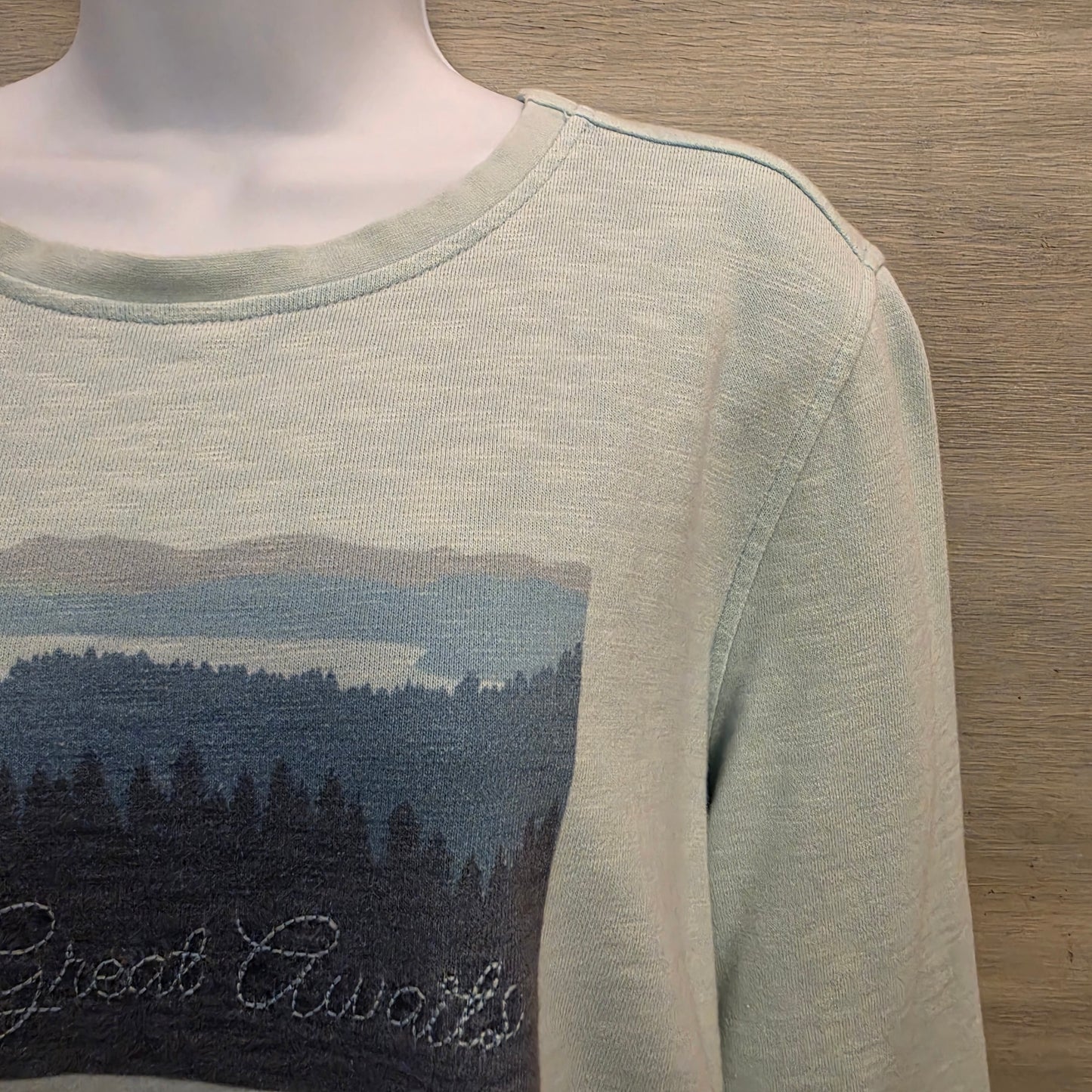 Orvis 100% Cotton Mountain Skyline Graphic Print Crewneck Sweatshirt Size Large Good Condition