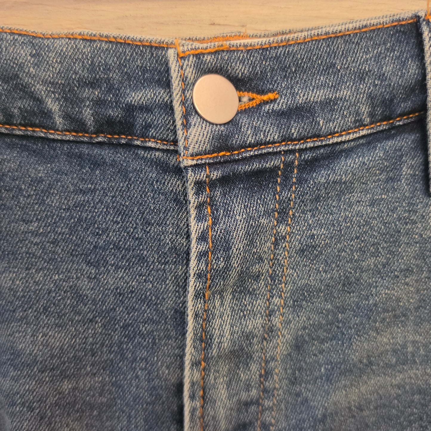 Fashion Nova Medium Wash Frayed Hem Denim Carlsbad Bermuda Shorts Size 13 New with Tags