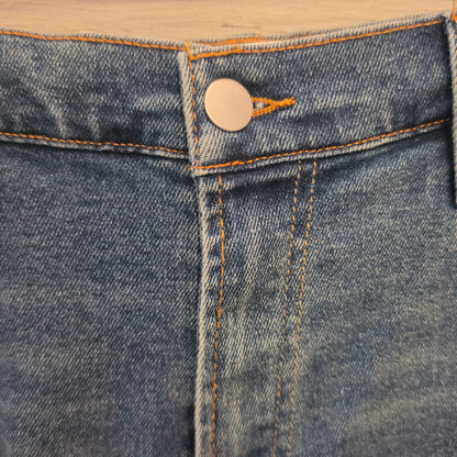 Fashion Nova Medium Wash Frayed Hem Denim Carlsbad Bermuda Shorts Size 13 New with Tags