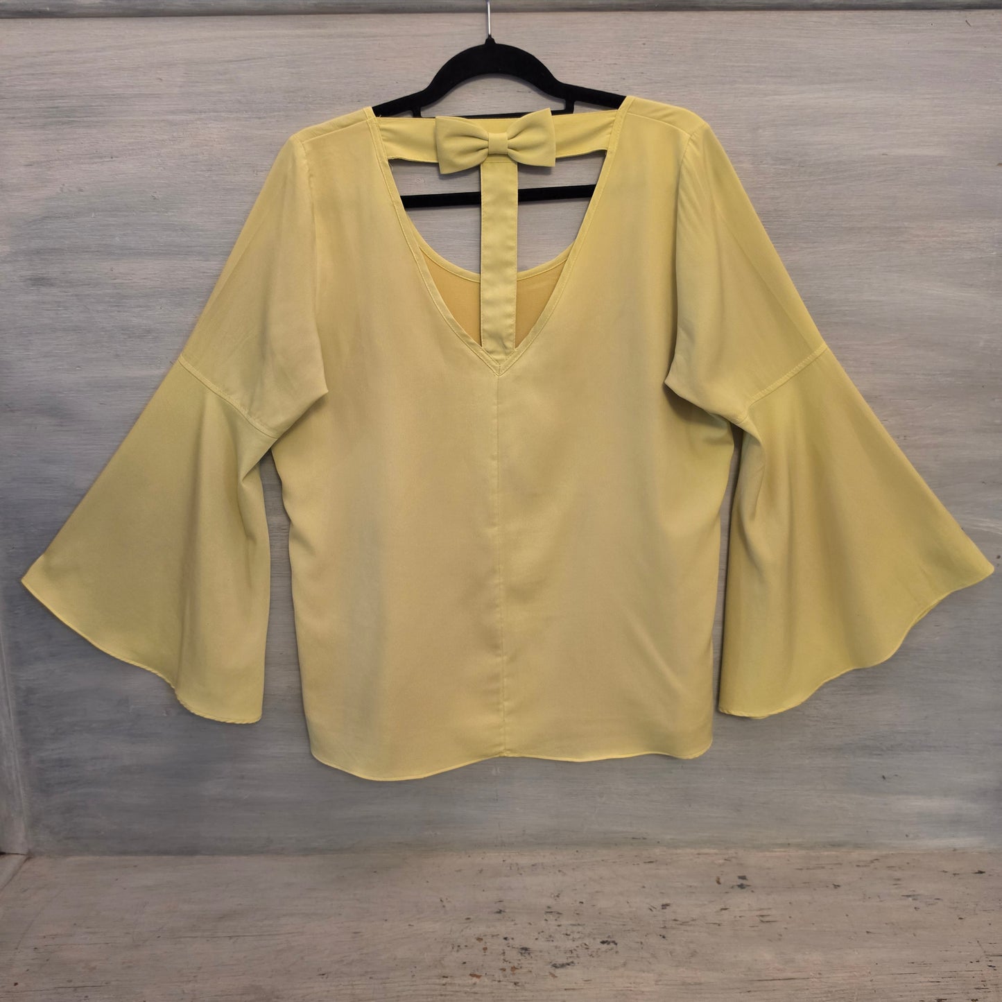 Va Va by Joy Han Chartreuse Green Scoop Neck Bell Sleeve Blouse Size Large Good Condition