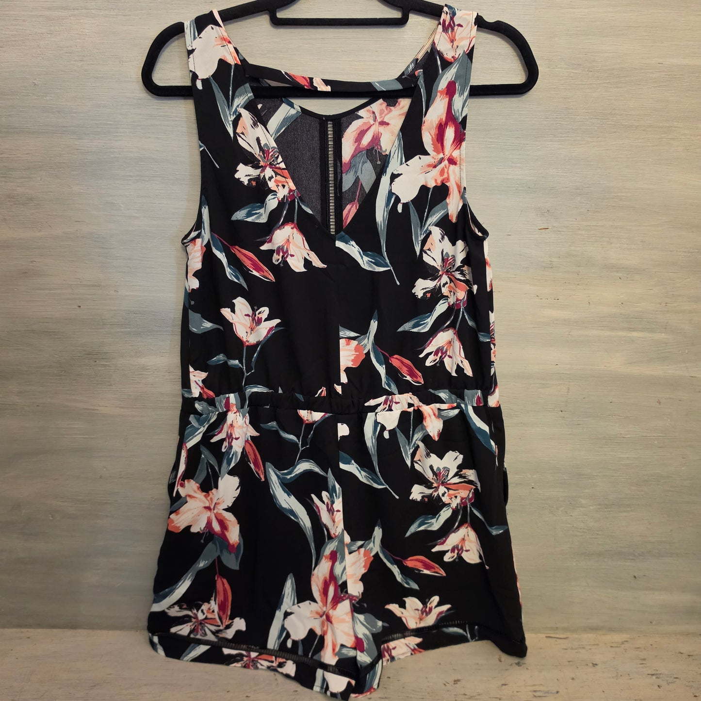 Leith Multicolor Floral Print Sleeveless Romper Size Medium Good Condition