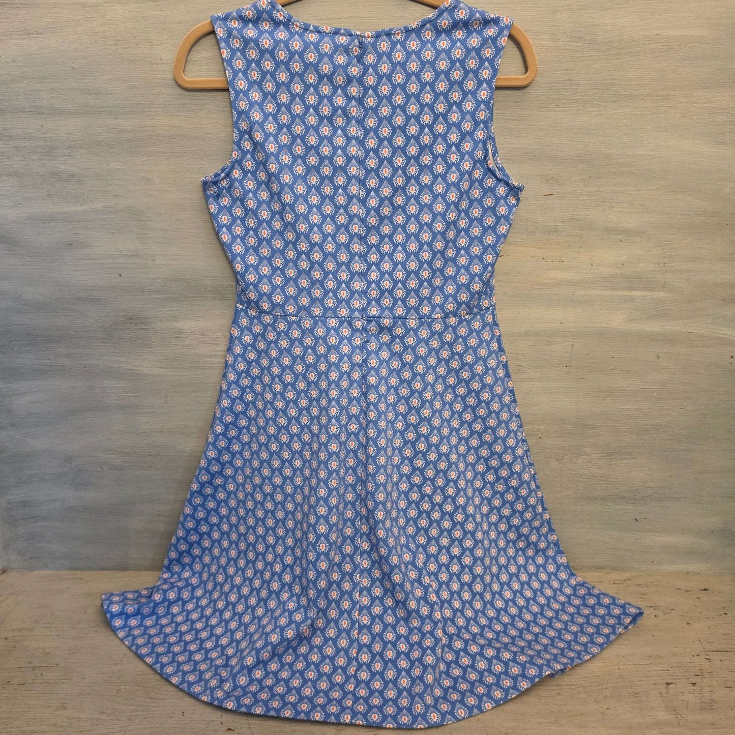 Talbots Floral Medallion Print Vneck Sleeveless Knee Length Dress Size Small Good Condition