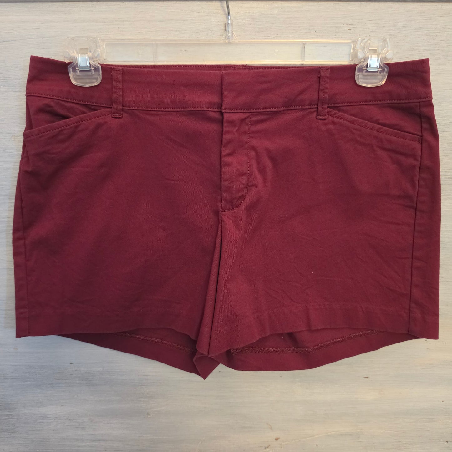Old Navy 97% Cotton Pixie Mid Rise Burgundy Chino Shorts Size 10 Good Condition