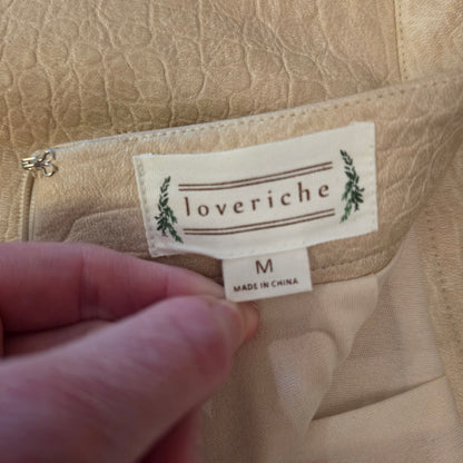 Loveriche Beige Faux Snakeskin Mini Skirt with Notched Hem Size Medium Good Condition