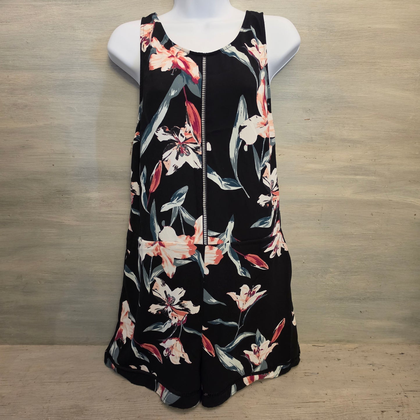 Leith Multicolor Floral Print Sleeveless Romper Size Medium Good Condition