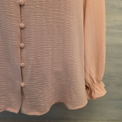Entro Apricot Ruffle Split Collar Vneck Button Down Blouse Size Large Good Condition