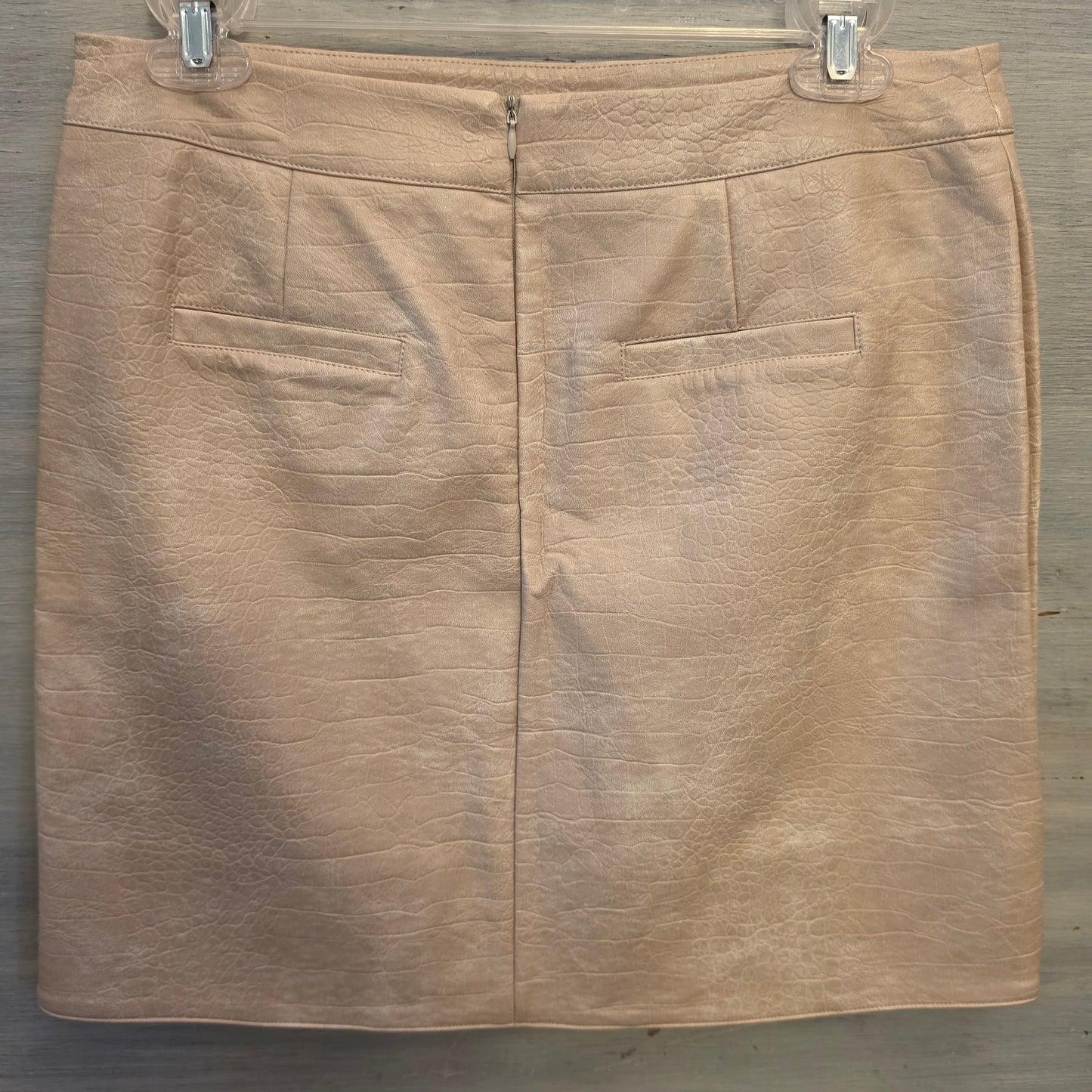 Loveriche Beige Faux Snakeskin Mini Skirt with Notched Hem Size Medium Good Condition