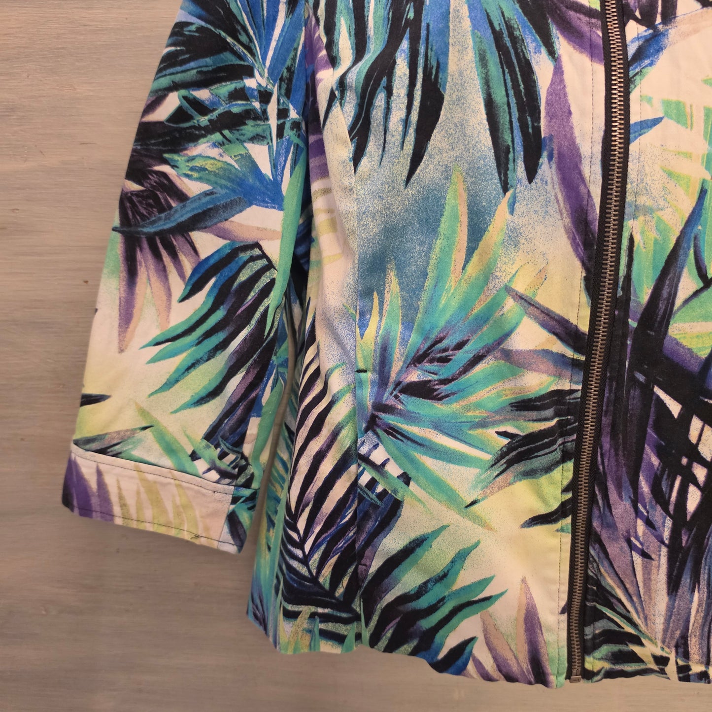 Chico's 98% Cotton Multi Color Abstract Palm Leaf Zip Up Jacket Size 2 Good Condition