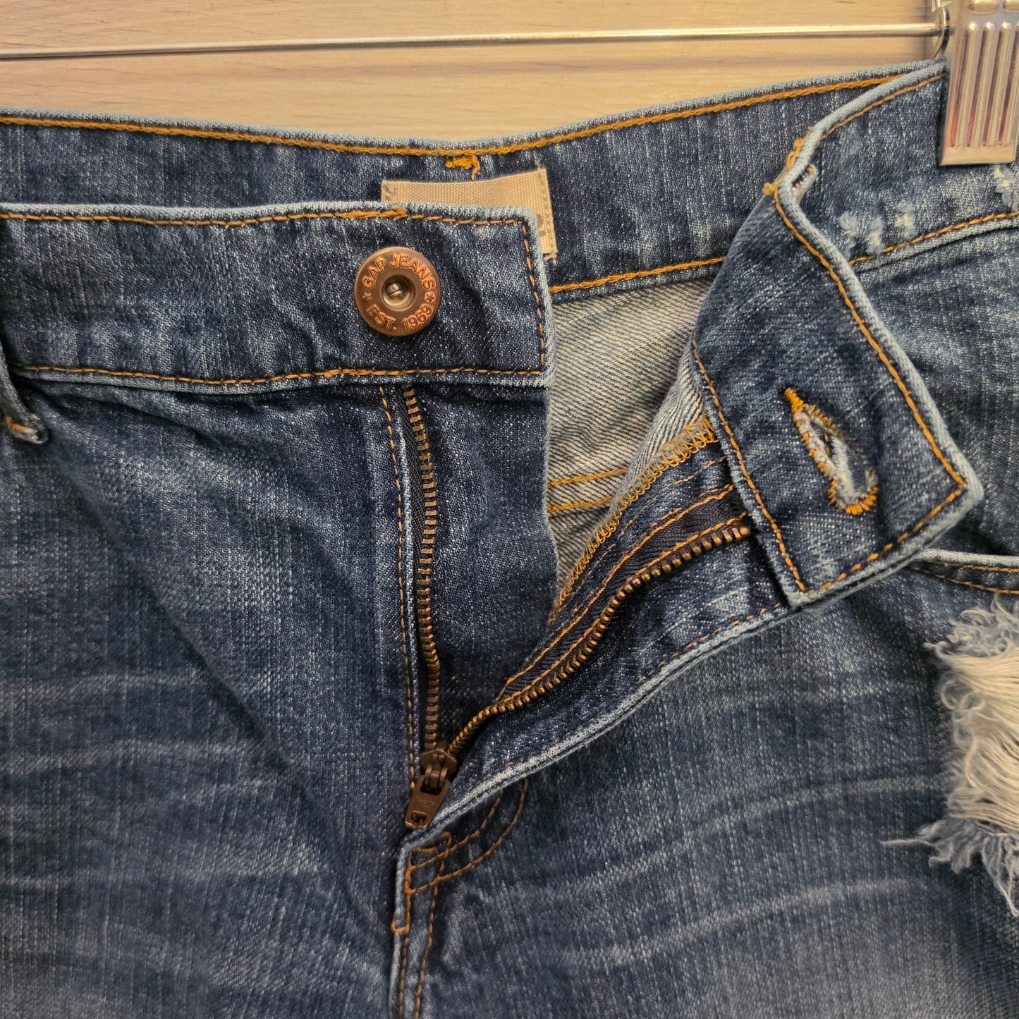 Gap 100% Cotton Distressed Blue Jean Boyfriend Denim Bermuda Shorts Size 14/32 Good Condition