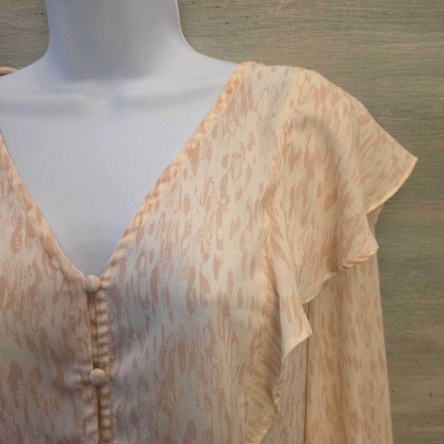 Nine West Pastel Pink Ivory Abstract Print Deep Vneck Button Down Blouse Size Medium Good Condition