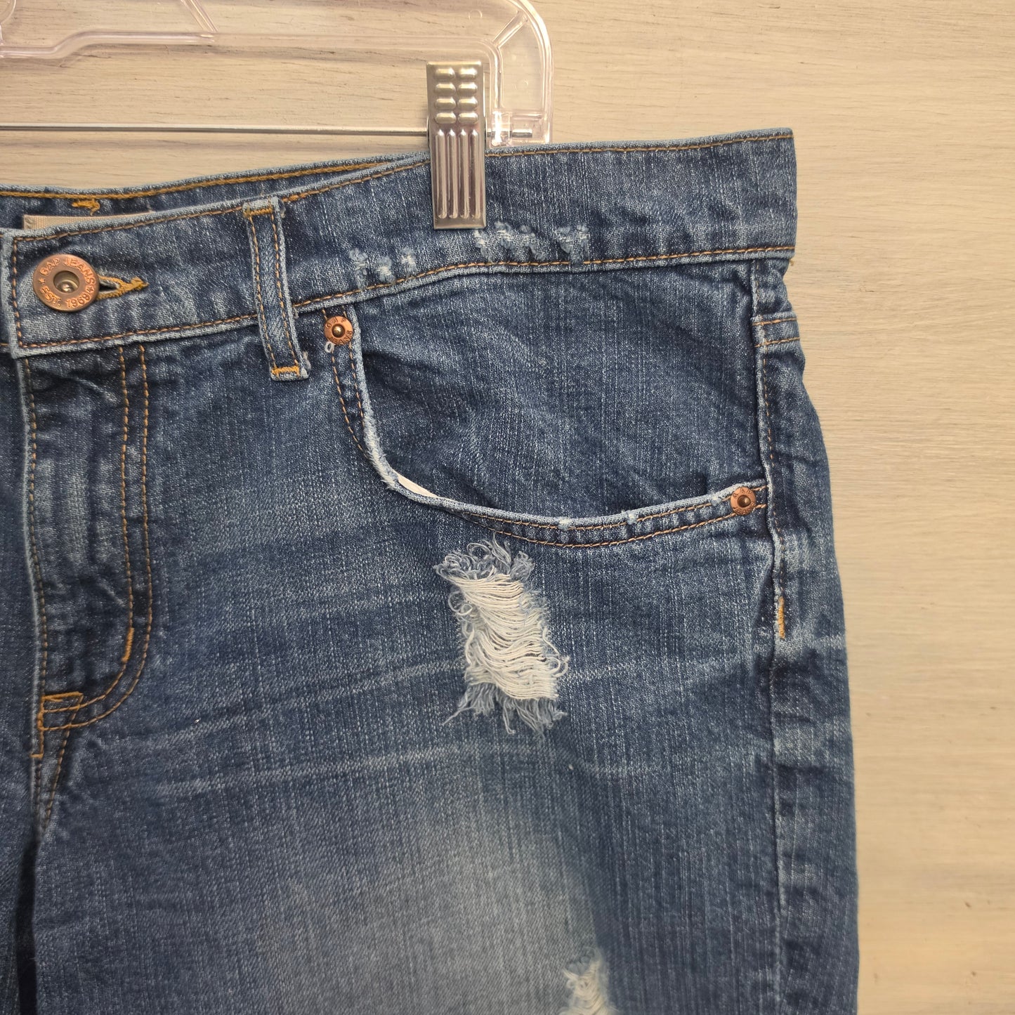 Gap 100% Cotton Distressed Blue Jean Boyfriend Denim Bermuda Shorts Size 14/32 Good Condition