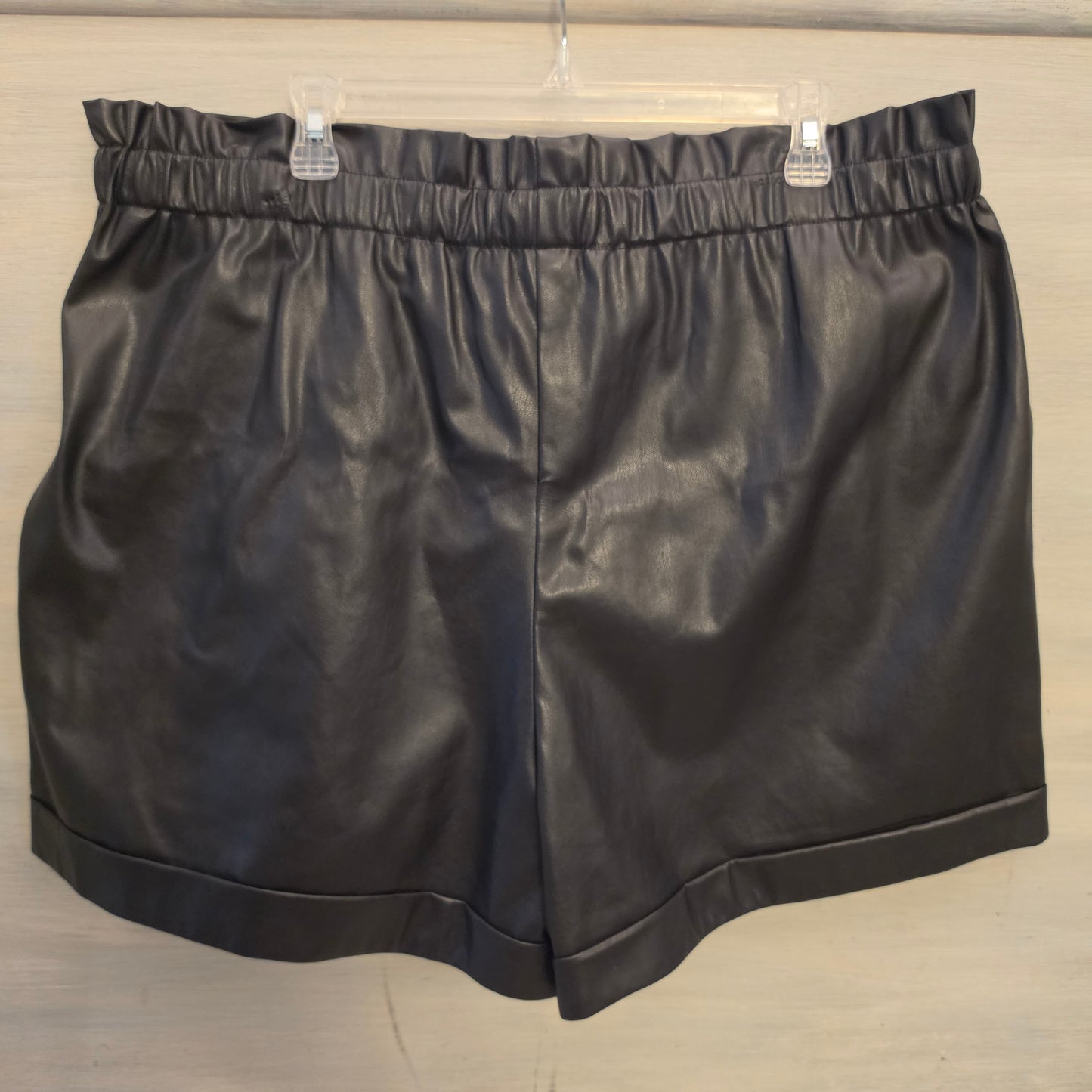 Cato Black Faux Leather Tie Waist Bermuda Fashion Shorts Size 18/20W Good Condition