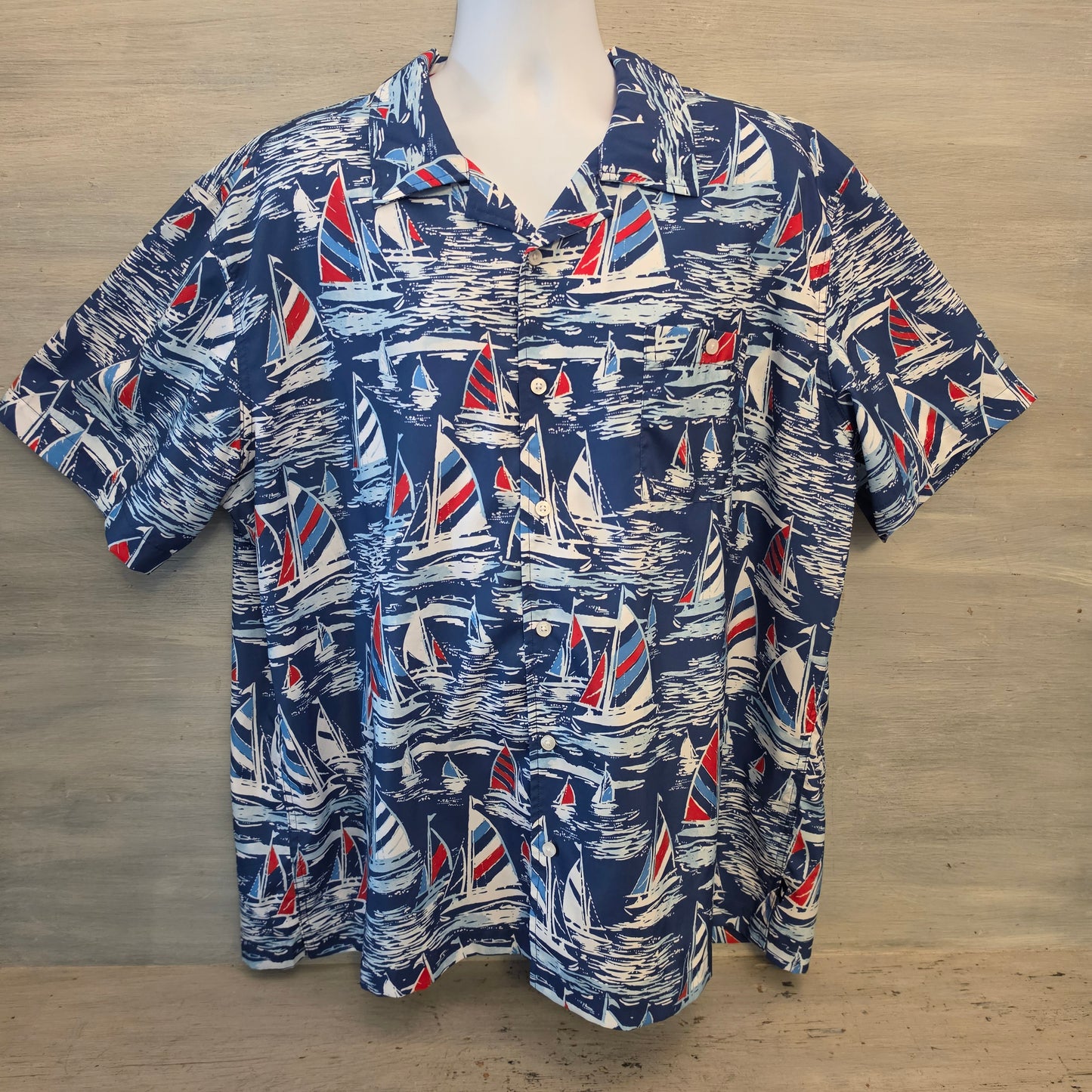 Crown & Ivy Classic Fit Sailboat Print Short Sleeve Button Down Shirt Size XXL Good Condition