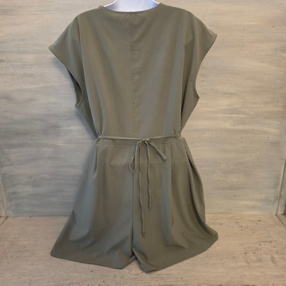 Emma & Michele Olive Green Vneck Short Sleeve Tie Back Romper Size XL Good Condition
