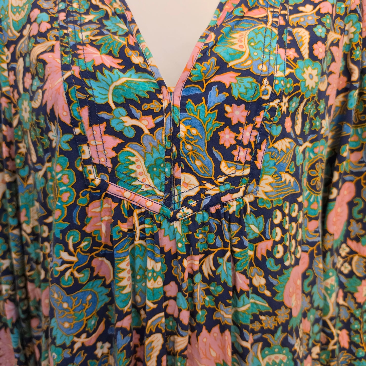 Loft Colorful Floral & Medallion Print High Low Hem Tunic Blouse Size Medium Good Condition