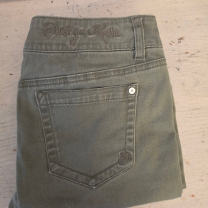 Indigo Rein 98% Cotton Olive Green Cuffed Bermuda Shorts Size 5 Good Condition