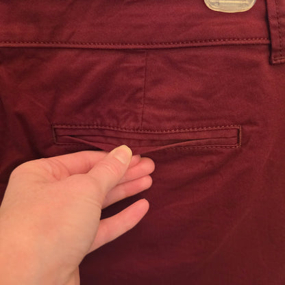Old Navy 97% Cotton Pixie Mid Rise Burgundy Chino Shorts Size 10 Good Condition