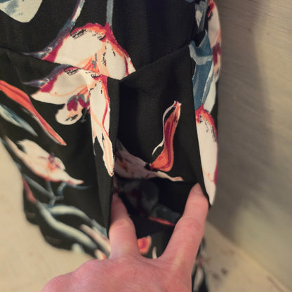 Leith Multicolor Floral Print Sleeveless Romper Size Medium Good Condition