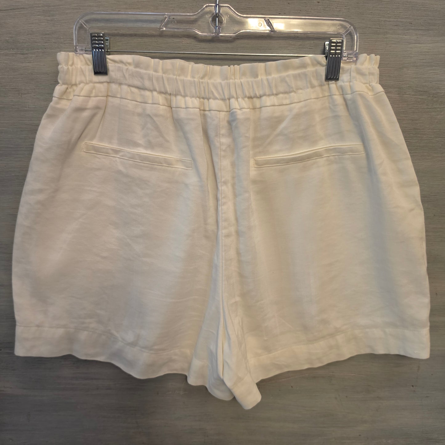 Simply Vera Vera Wang Cream Smocked Elastic Waist Lightweight Shorts Size Large Good Condition