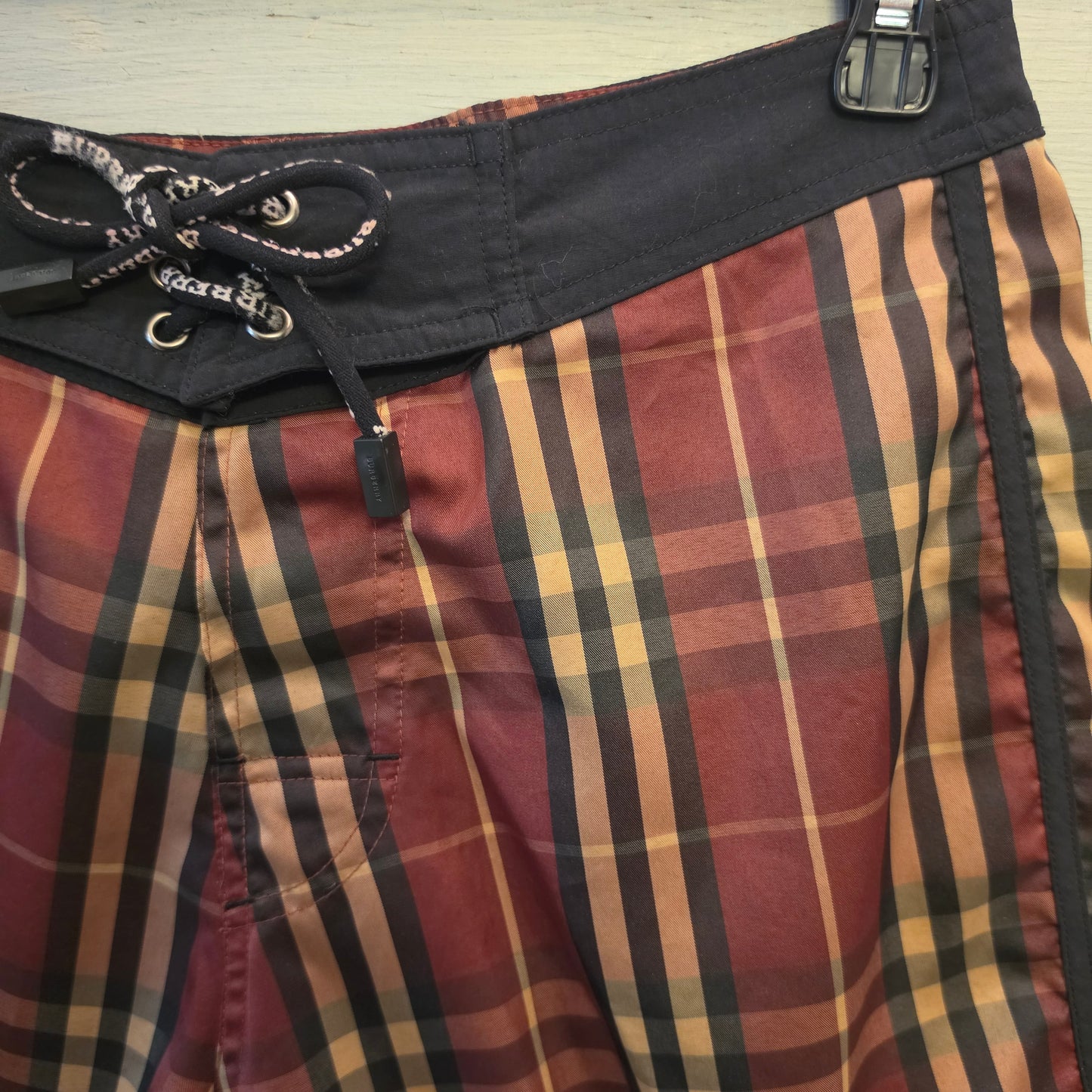 Burberry London Burgundy Black Tan Plaid Tie Waist Board Shorts Size Medium Good Condition