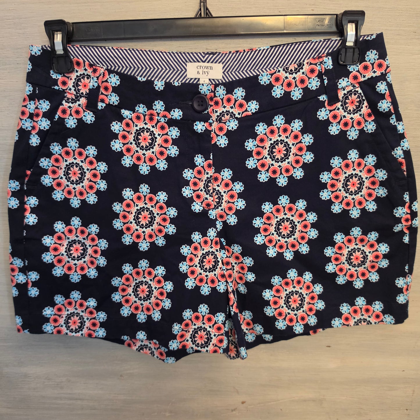 Crown & Ivy 98% Cotton Multicolor Geometric Floral Medallion Print Chino Shorts Size 6 Like New