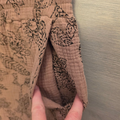 Royalty For Me 100% Cotton Brown Muslin Floral Print Shorts Size Medium Good Condition