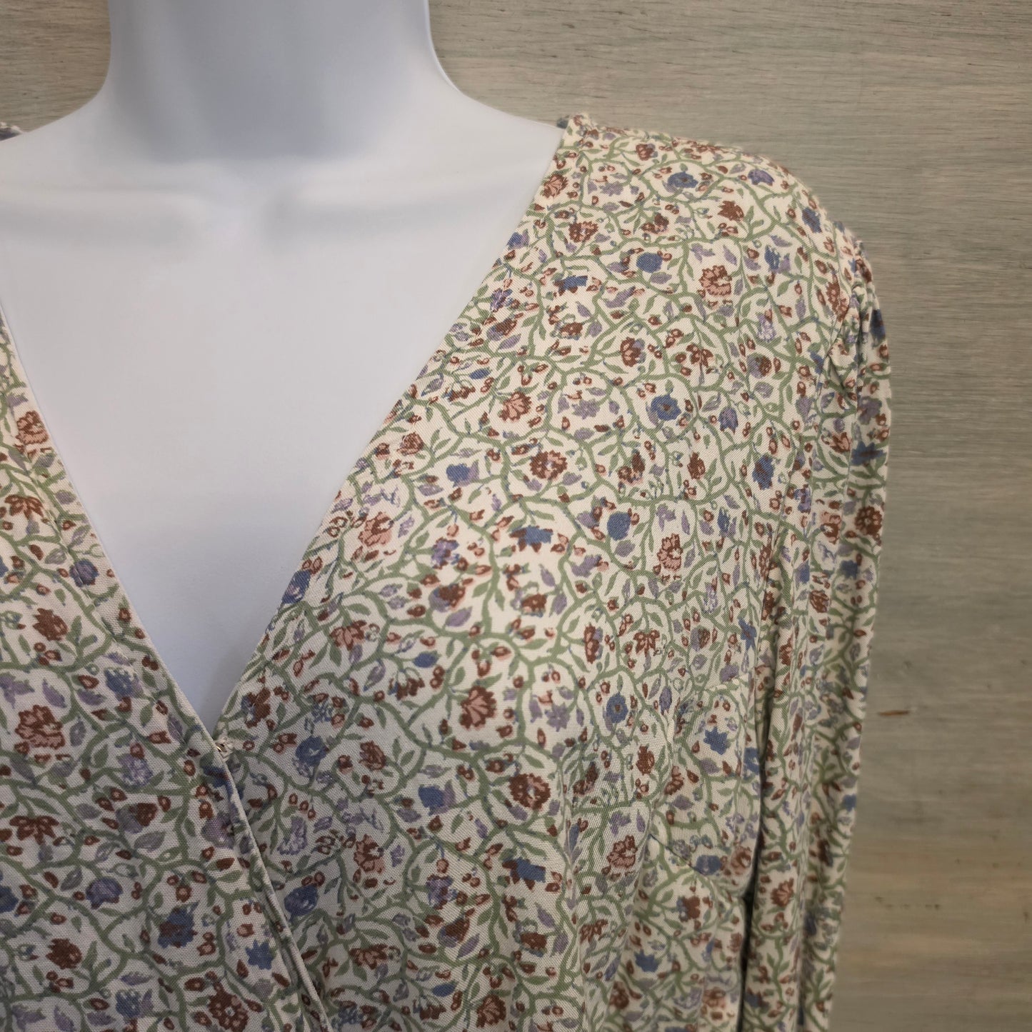 Japna Multicolor Floral Print Vneck Wrap Tie Waist Cropped Blouse Size Large Good Condition