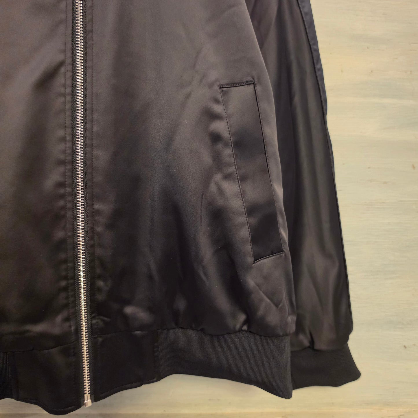 H&M Black Satiny Unisex Embroidered Floral Sunburst Bomber Jacket Size Large Good Condition