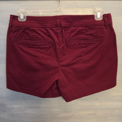 Old Navy 97% Cotton Pixie Mid Rise Burgundy Chino Shorts Size 10 Good Condition