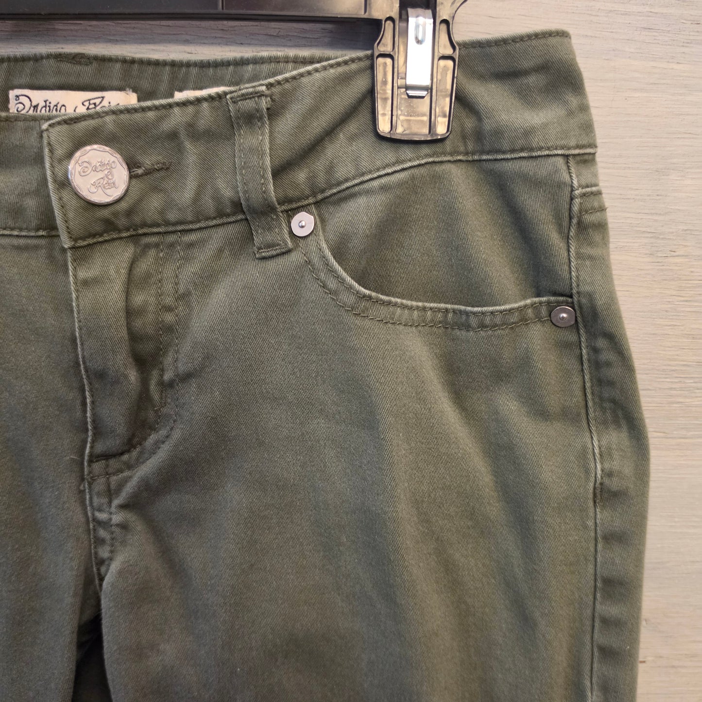 Indigo Rein 98% Cotton Olive Green Cuffed Bermuda Shorts Size 5 Good Condition