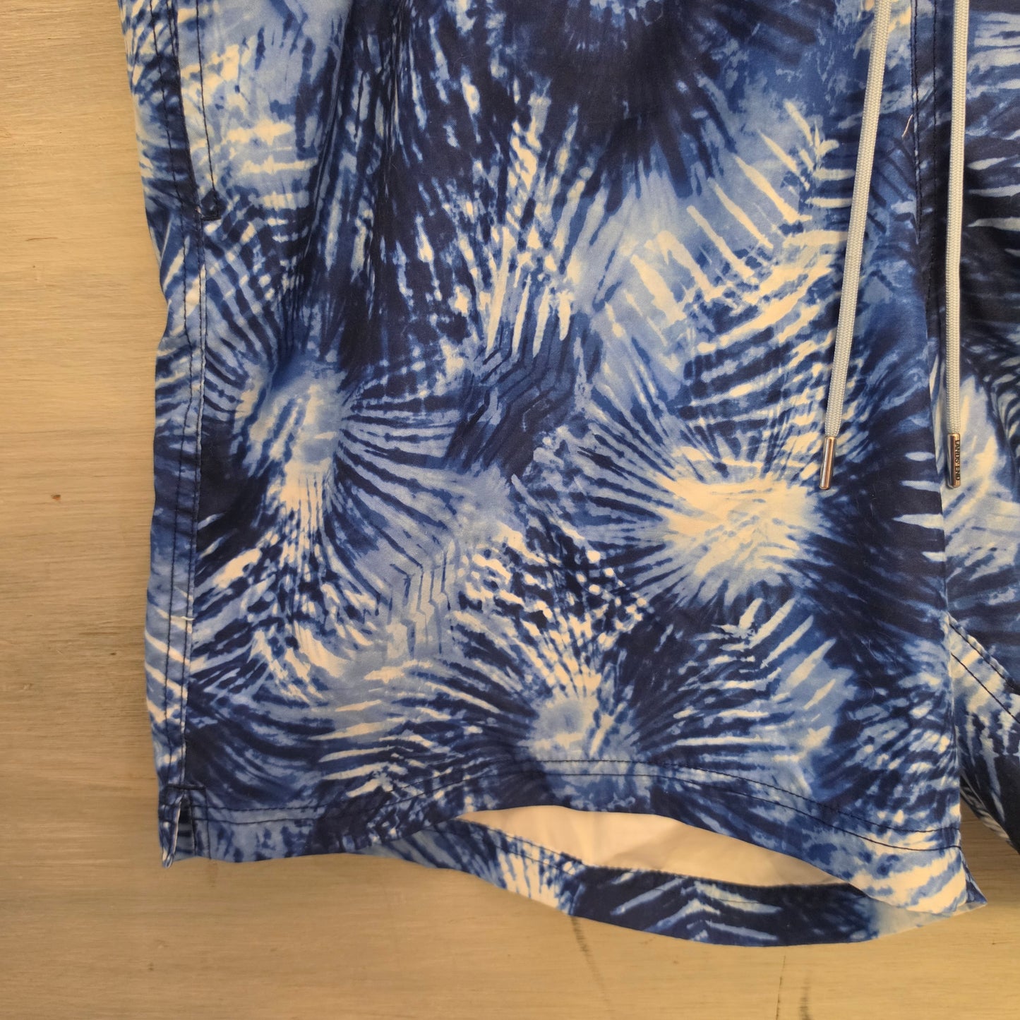 Land's End Men's Blue Tie Dye Print Swim Trunks Size XXL(44-46) Good Condition