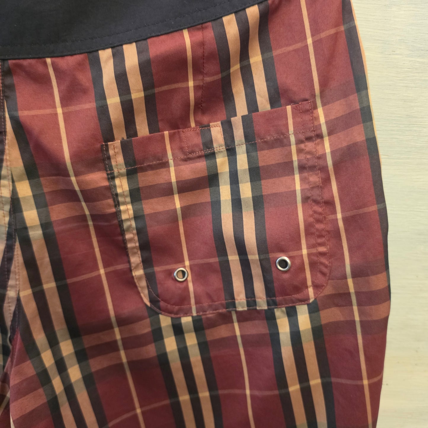 Burberry London Burgundy Black Tan Plaid Tie Waist Board Shorts Size Medium Good Condition