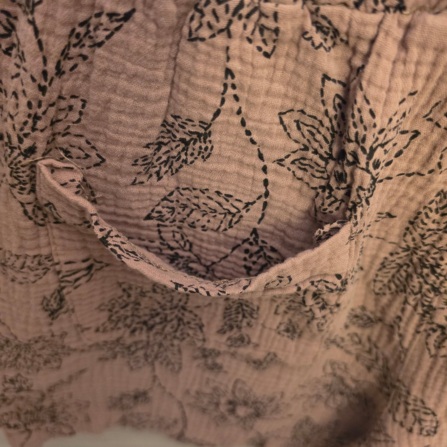 Royalty For Me 100% Cotton Brown Muslin Floral Print Shorts Size Medium Good Condition