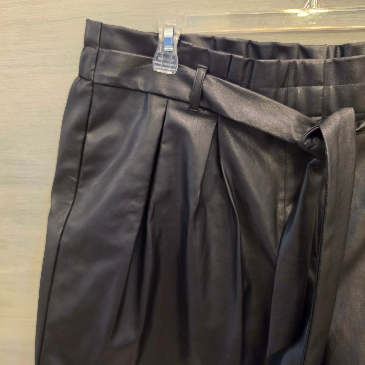 Cato Black Faux Leather Tie Waist Bermuda Fashion Shorts Size 18/20W Good Condition