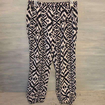 Spacey Girly Black/White Tribal Abstract Print Cropped Jogger Pants Size Large Good Condition