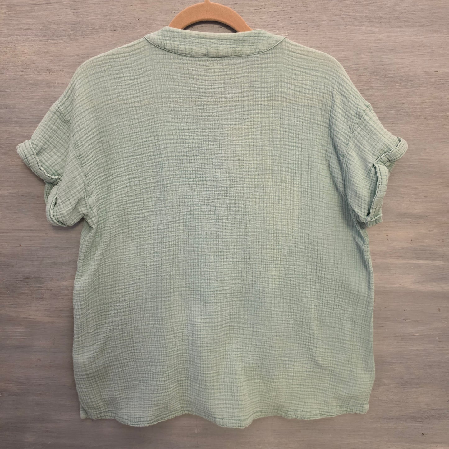 Wonderly 100% Cotton Sage Green Muslin Vneck High Low Blouse Size Medium Good Condition