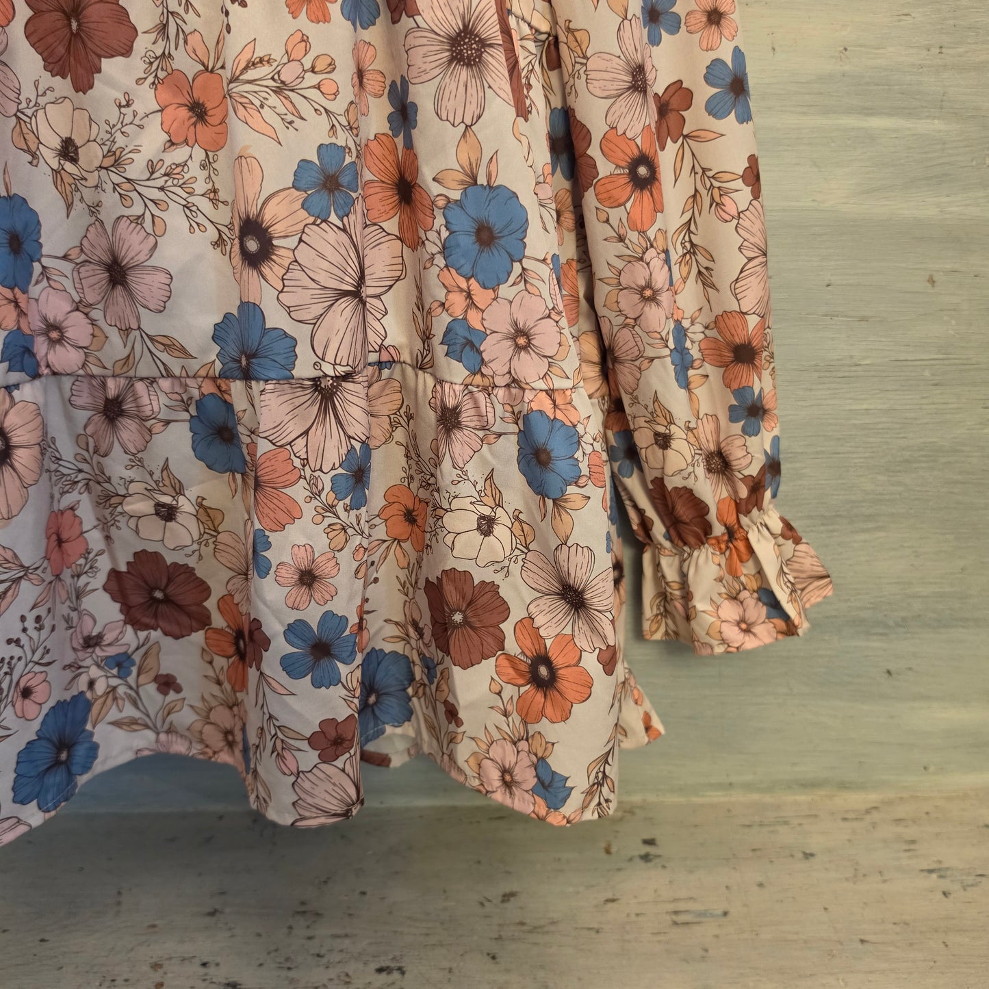 Emery Rose Multicolor Earth Toned Floral Print Tiered Hem Blouse Size Medium Good Condition