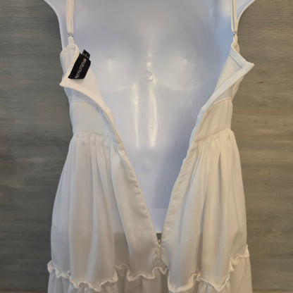 PrettyLittleThing White Plunging Vneck Sleeveless Aline Mini Dress Size U.S 0 Good Condition
