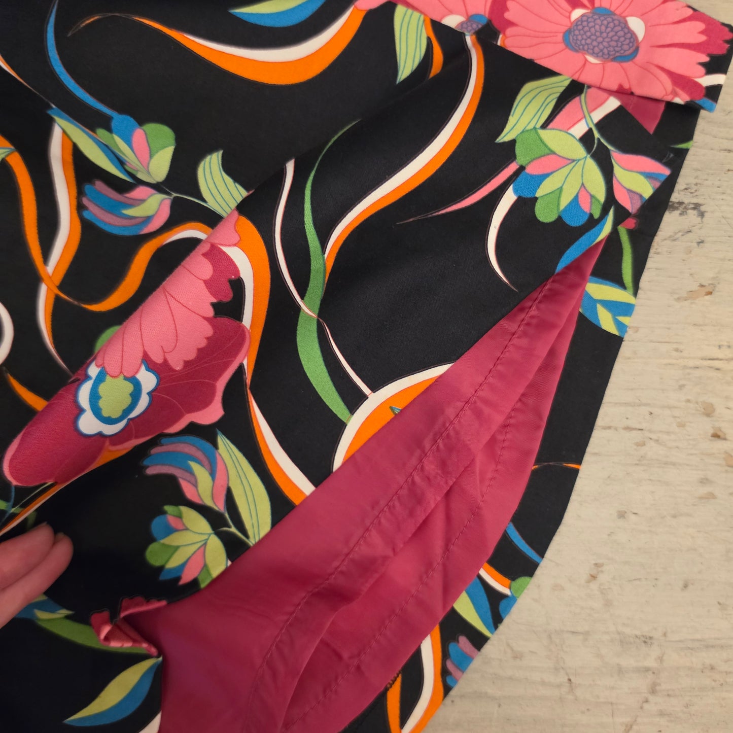 Metro Style Stretch 97% Cotton Colorful Floral Print Pencil Skirt Size 12 Good Condition