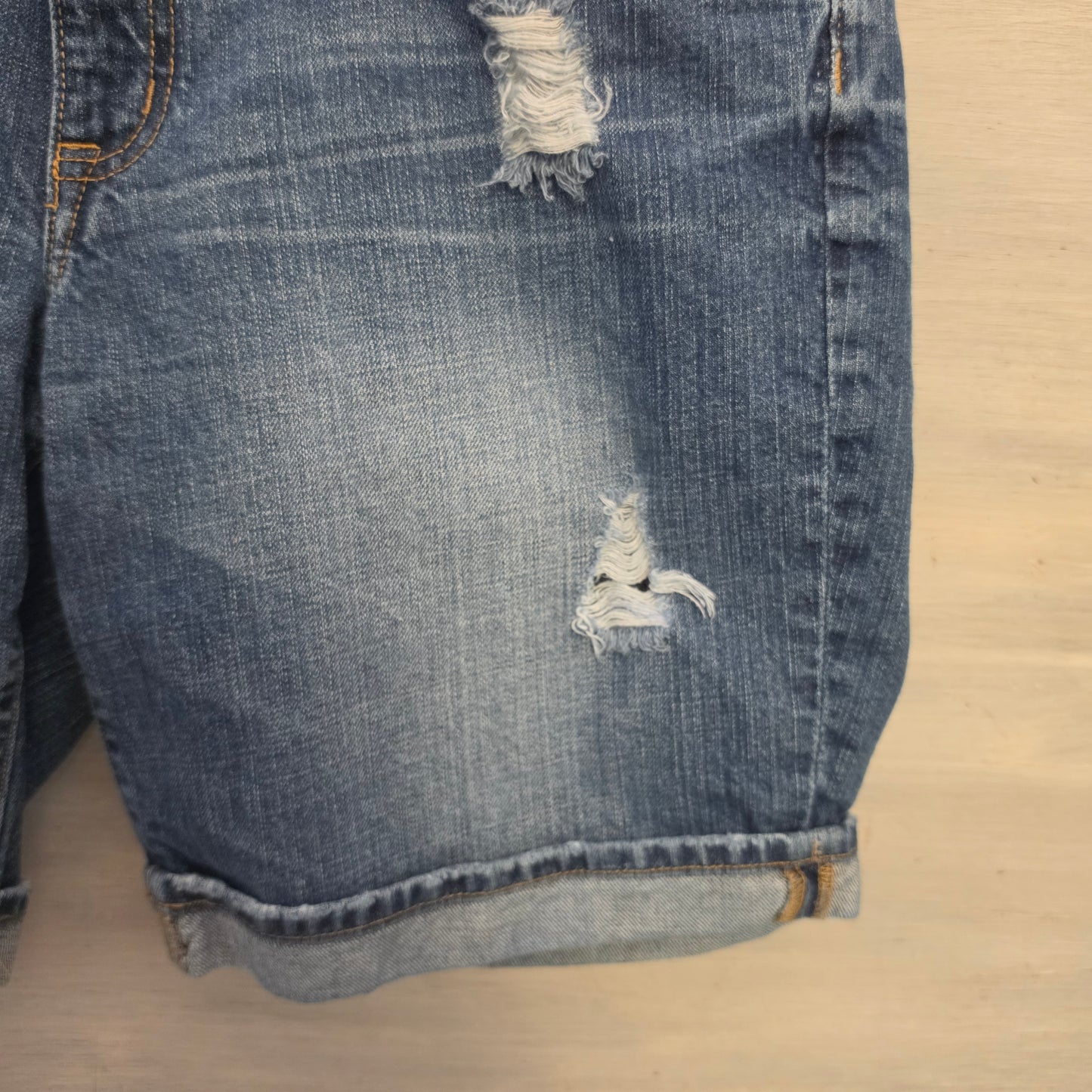 Gap 100% Cotton Distressed Blue Jean Boyfriend Denim Bermuda Shorts Size 14/32 Good Condition