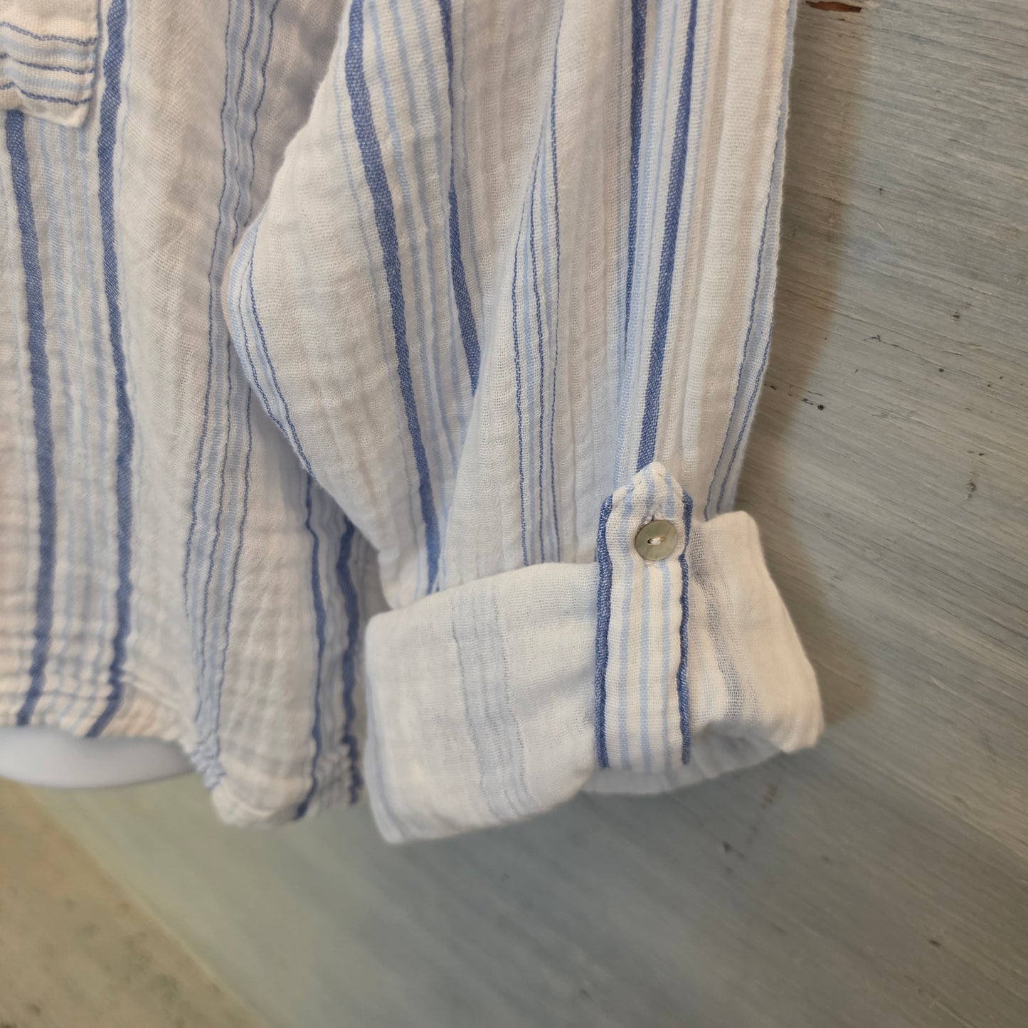 Love Notes 100% Cotton Blue White Striped Button Down Cropped Blouse Size Large Good Condition