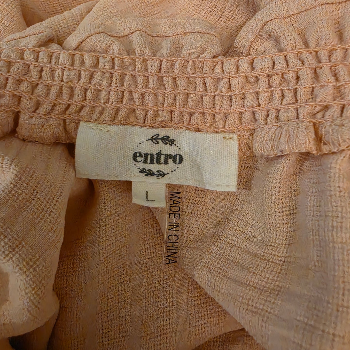 Entro Apricot Ruffle Split Collar Vneck Button Down Blouse Size Large Good Condition