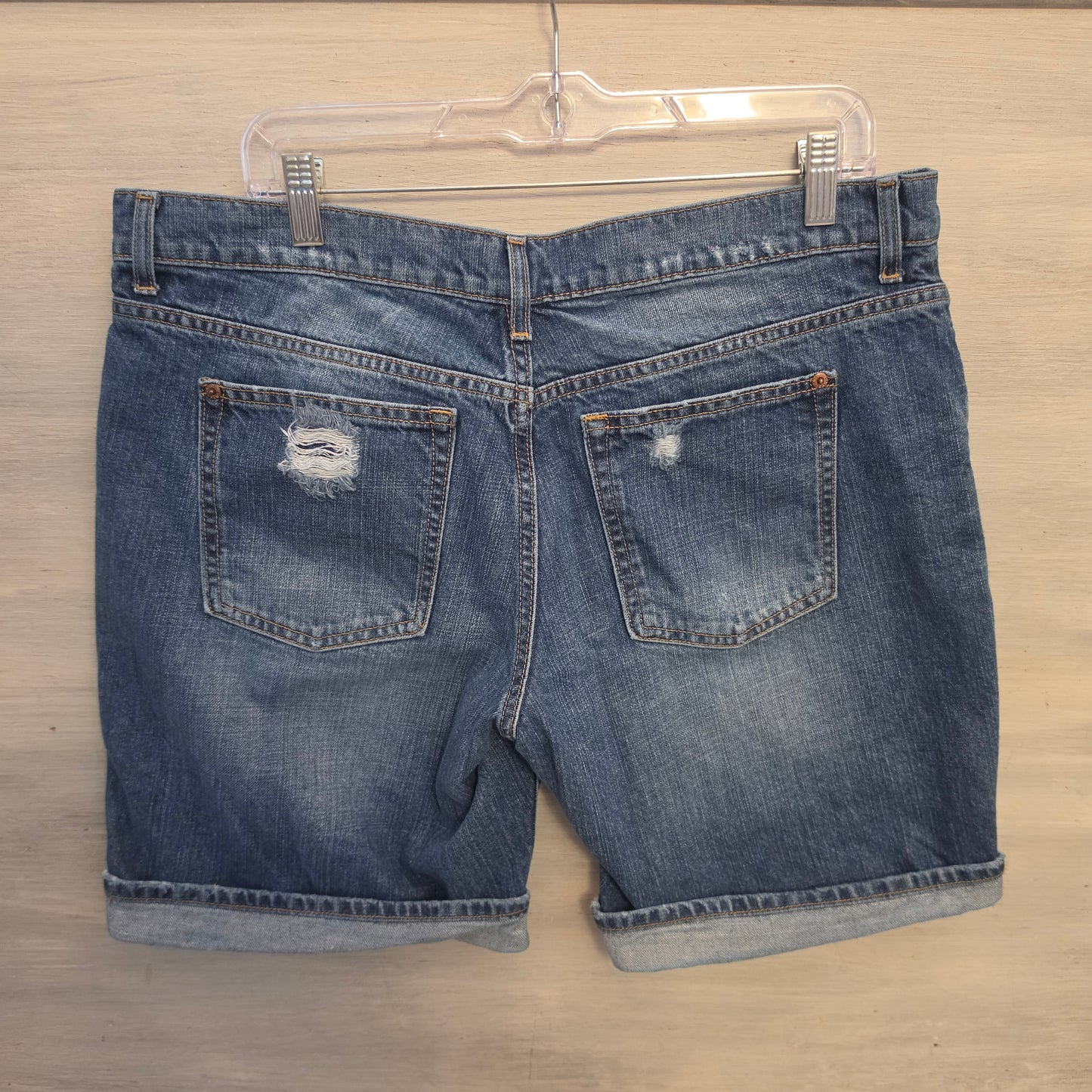 Gap 100% Cotton Distressed Blue Jean Boyfriend Denim Bermuda Shorts Size 14/32 Good Condition