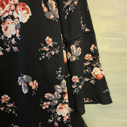 Isabel Maternity by Ingrid & Isabel Black Multicolor Floral Shift Dress Size Small Good Condition