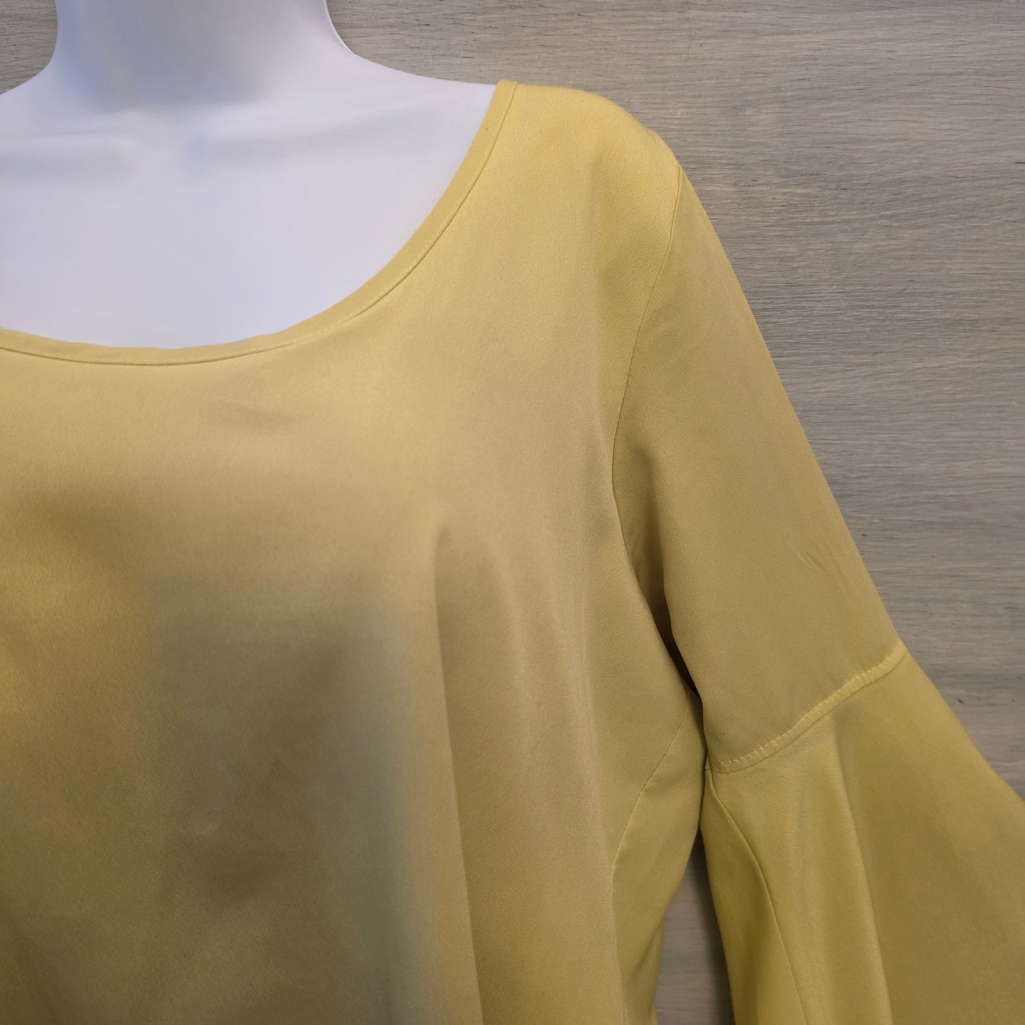 Va Va by Joy Han Chartreuse Green Scoop Neck Bell Sleeve Blouse Size Large Good Condition