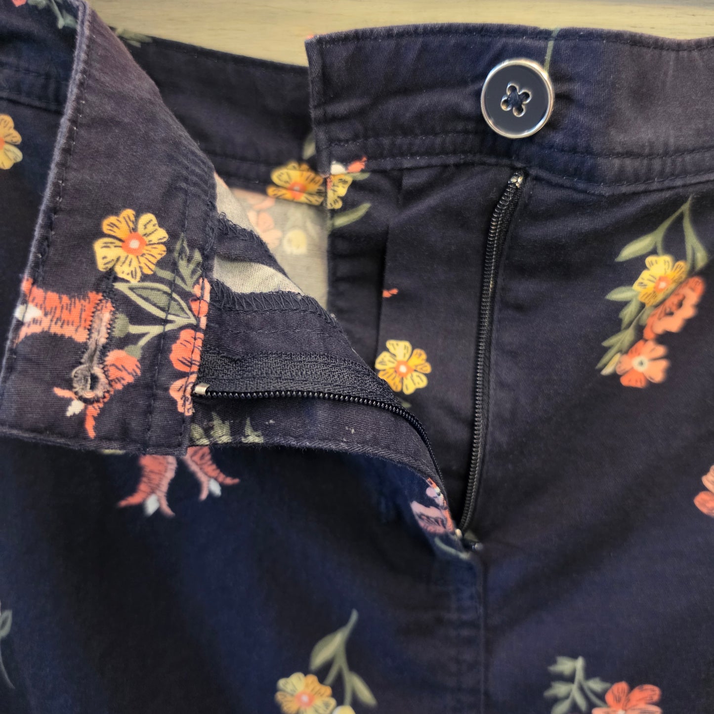 Karen Scott 98% Cotton Navy Multicolor Floral Print Mini Skort Size 14 Good Condition