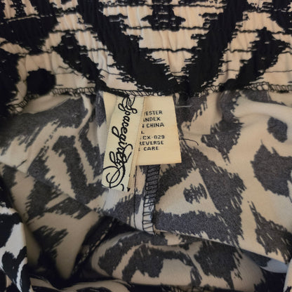 Spacey Girly Black/White Tribal Abstract Print Cropped Jogger Pants Size Large Good Condition