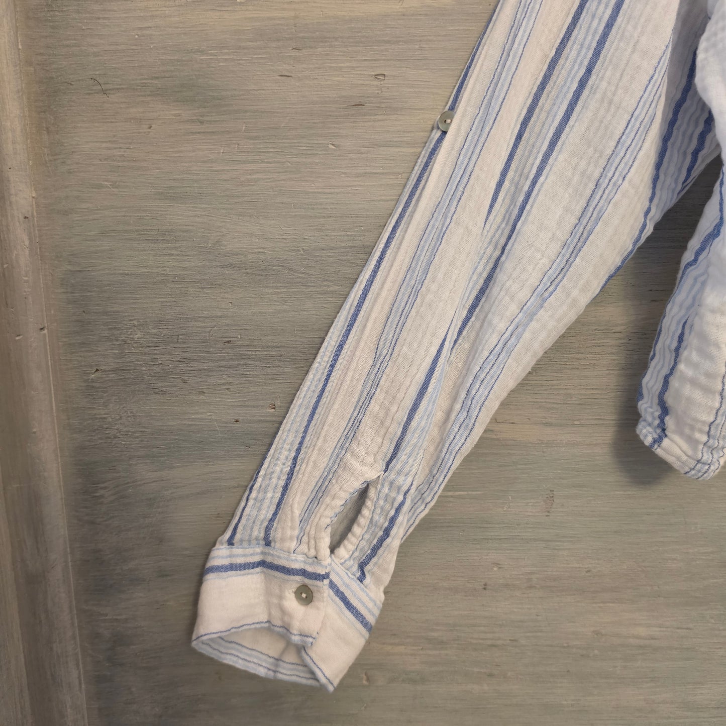 Love Notes 100% Cotton Blue White Striped Button Down Cropped Blouse Size Large Good Condition