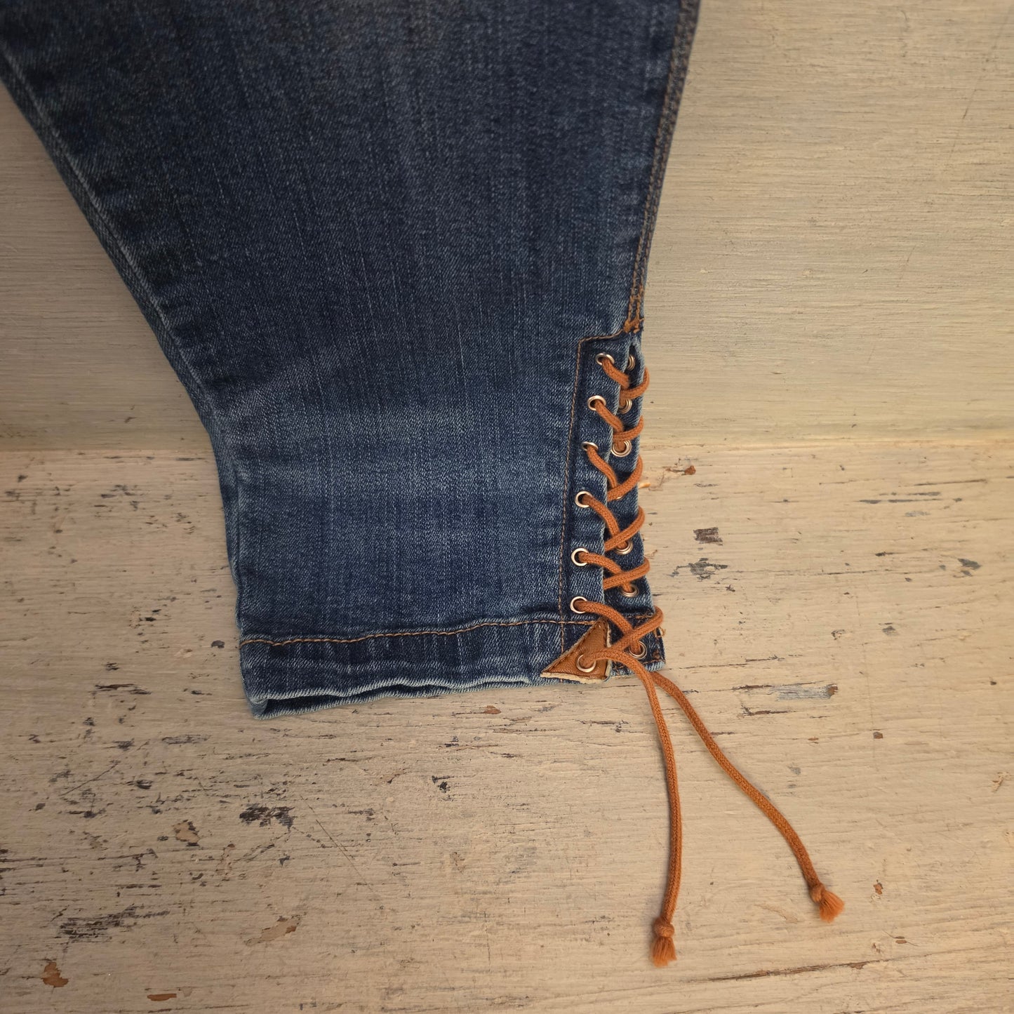 White House Black Market 73% Cotton "The Skimmer" Denim Skinny Jeans Size 10 Good Condition